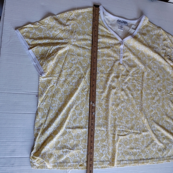 Cozee Corner Pajama Set Size 4X Short Sleeve Shirt & Shorts White Yellow Flowers - Picture 13 of 16